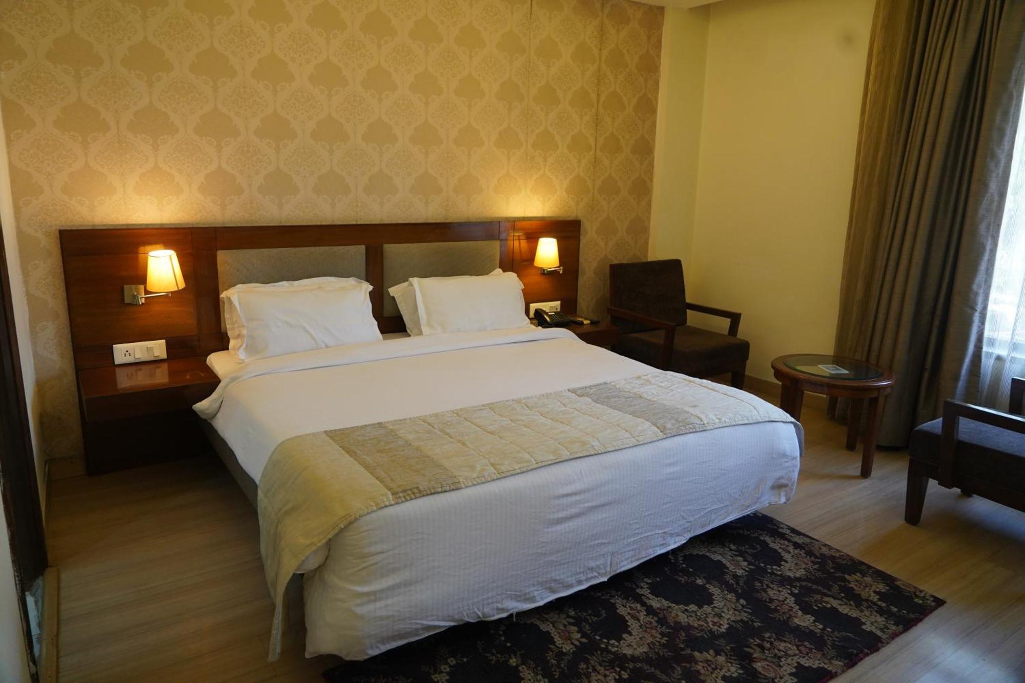Hotel Forest Avenue - Best Luxury Hotel In Dehradún Kültér fotó